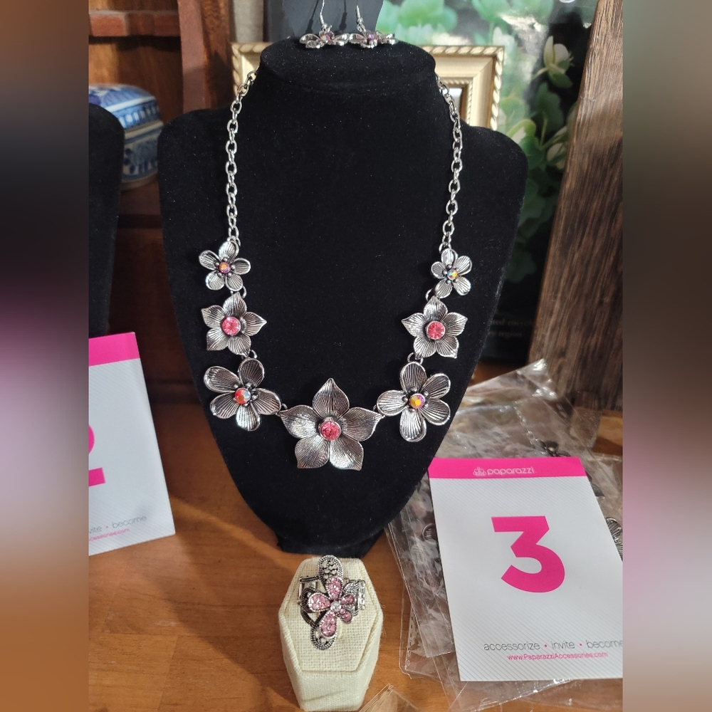 Paparazzi Silver and Pink Floral Necklace